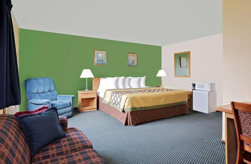 Super 8 by Wyndham Marshall photo 16