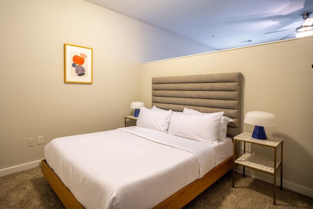 CozySuites Music Row photo 14