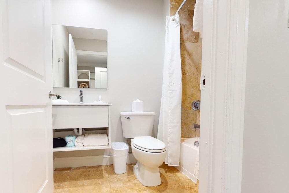 Nuvo Suites Hotel photo 54