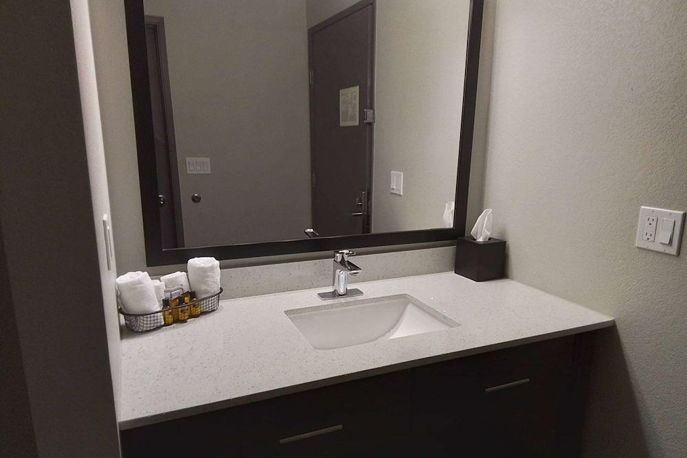 Baymont by Wyndham Moses Lake photo 13
