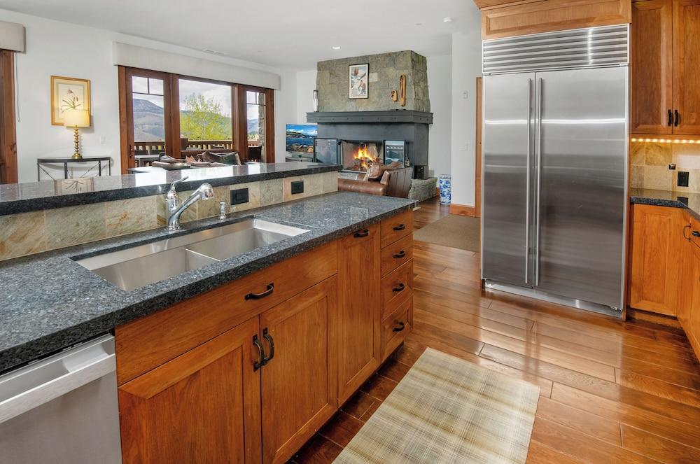 Hummingbird by Elevation Accommodations photo 36