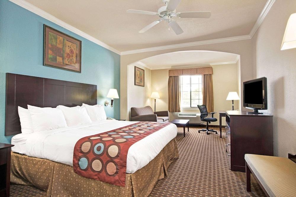 Super 8 by Wyndham IAH West/Greenspoint photo 3