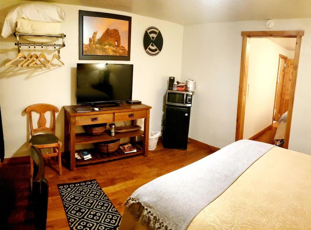 Stone Lizard Lodging photo 10