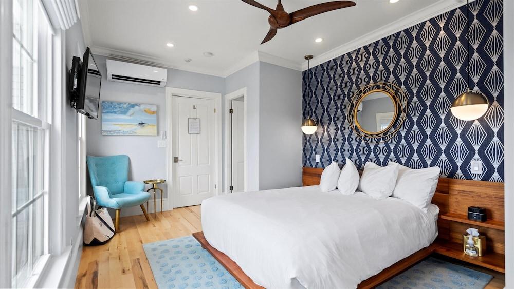 Topside Inn photo 19