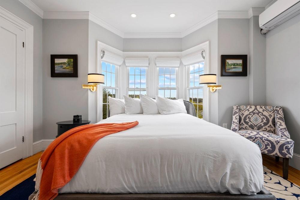 Topside Inn photo 2