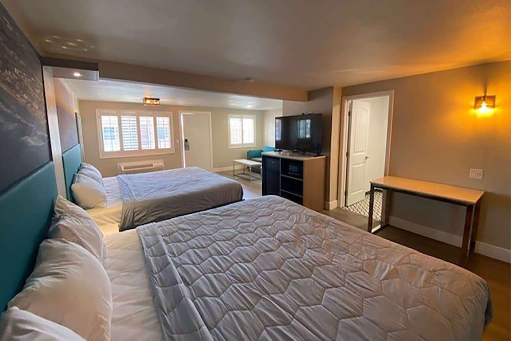 Super 8 by Wyndham Oceanside Downtown photo 6