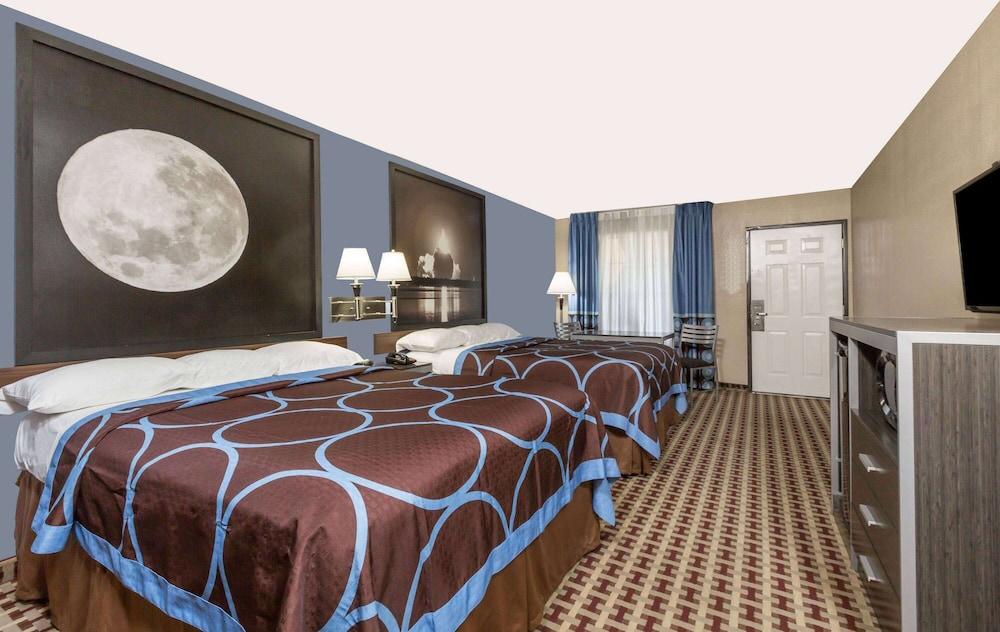 Super 8 by Wyndham Houston/NASA photo 14