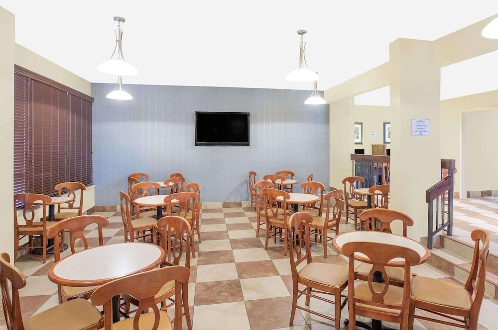 Baymont by Wyndham Greenville photo 6