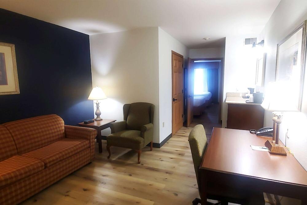 Wingate by Wyndham Youngstown/Austintown photo 24