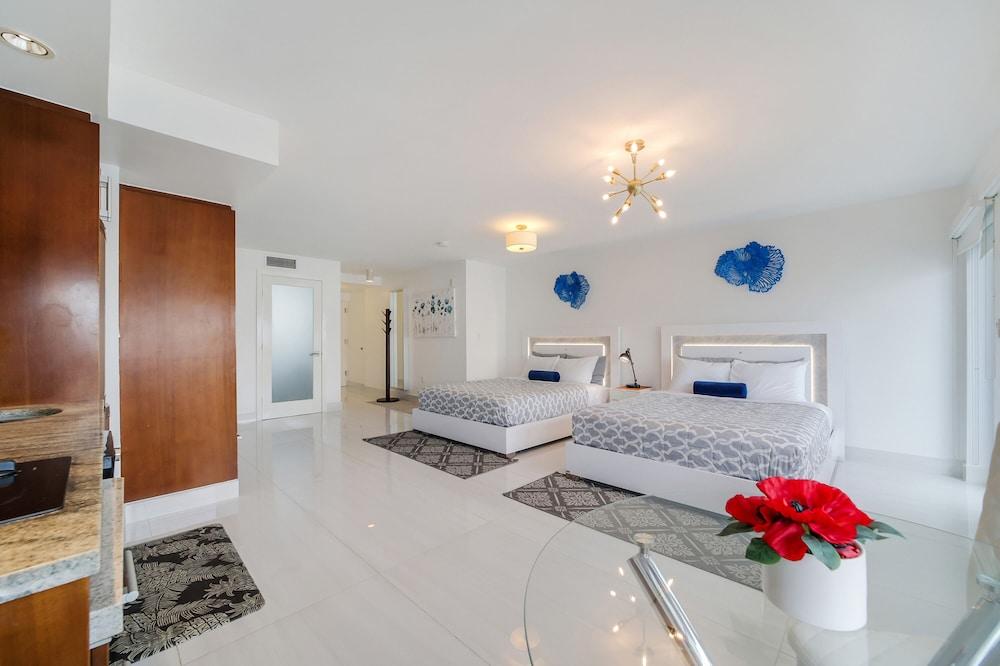 Strand Ocean Drive Suites photo 6