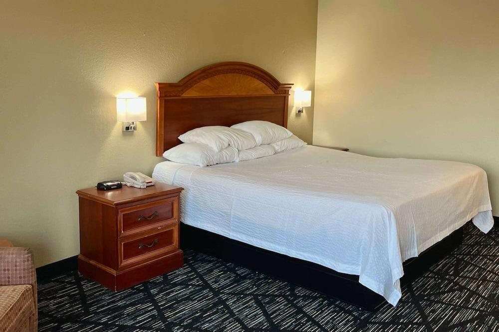 Baymont by Wyndham Troy photo 6