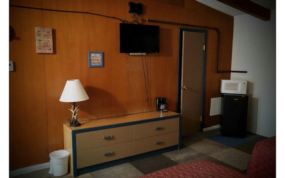 The Lodge Motel photo 10