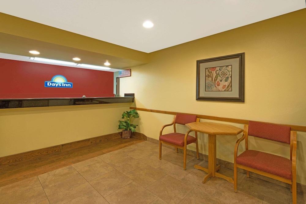 Days Inn by Wyndham Cameron photo 2