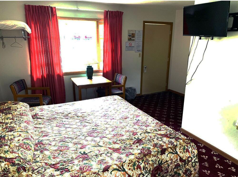 Lakeside Motel photo 59