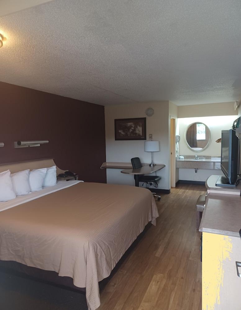 Red Oak Inn Detroit - Southfield photo 9