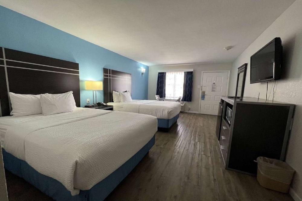 Days Inn by Wyndham Orange photo 3