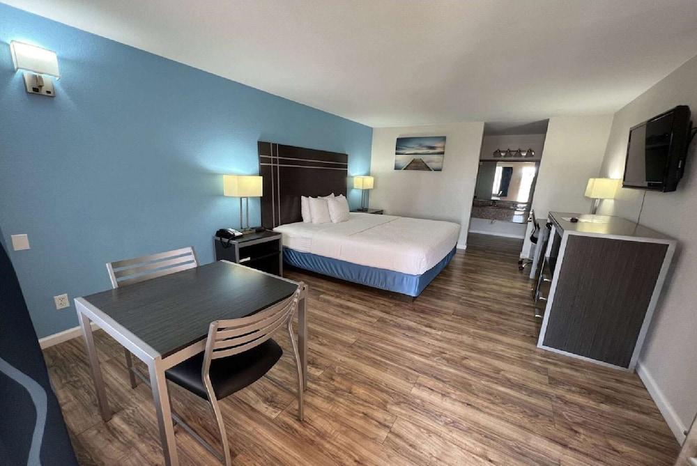 Days Inn by Wyndham Orange photo 10