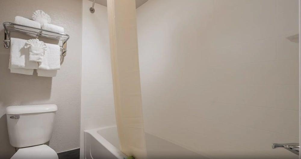 Stratford House Inns - Edmond photo 11