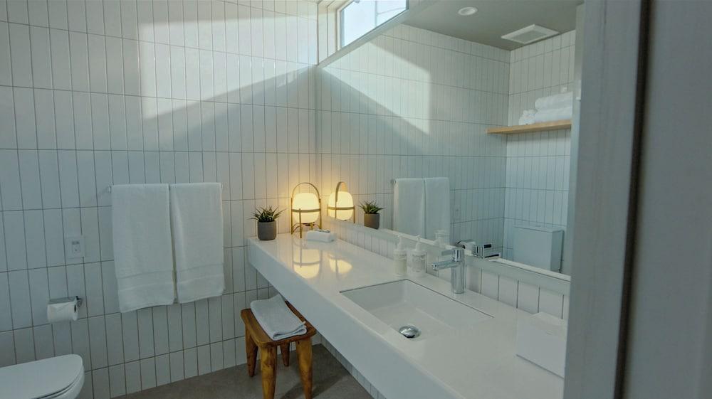 Frame Hotel - SoCo photo 27