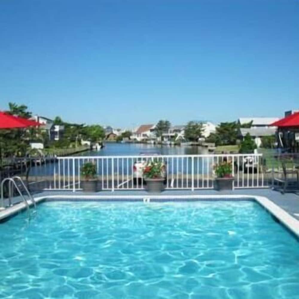 Fenwick Islander Motel photo 22