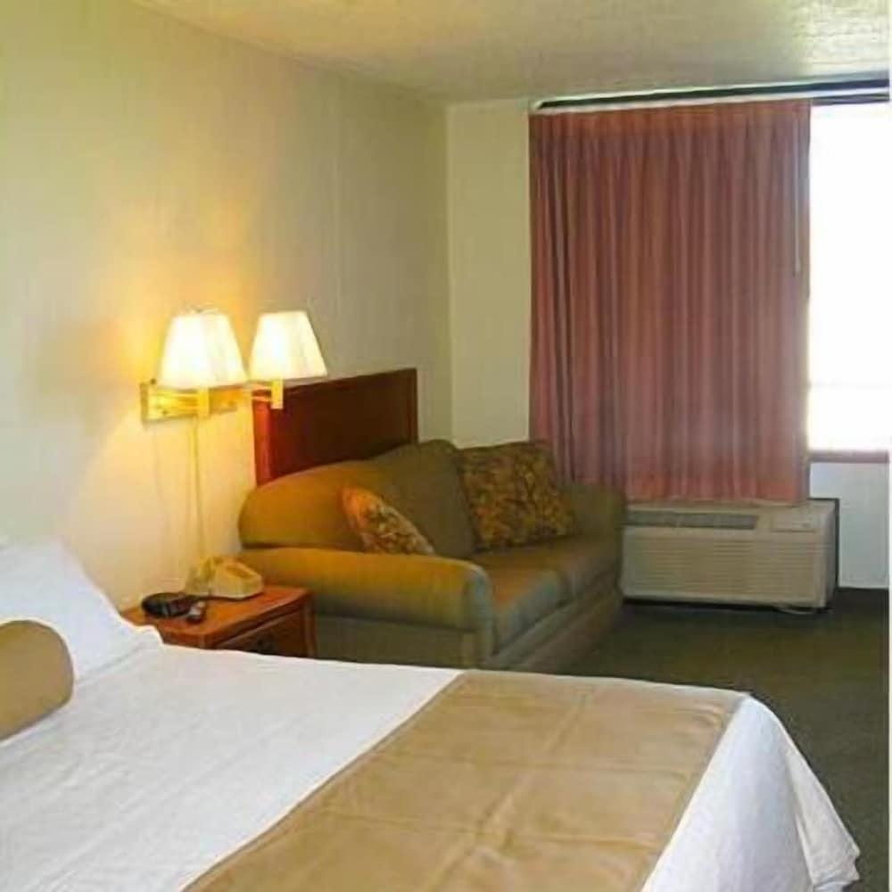 Fenwick Islander Motel photo 9