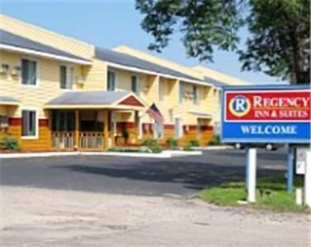 Regency Inn & Suites photo 5