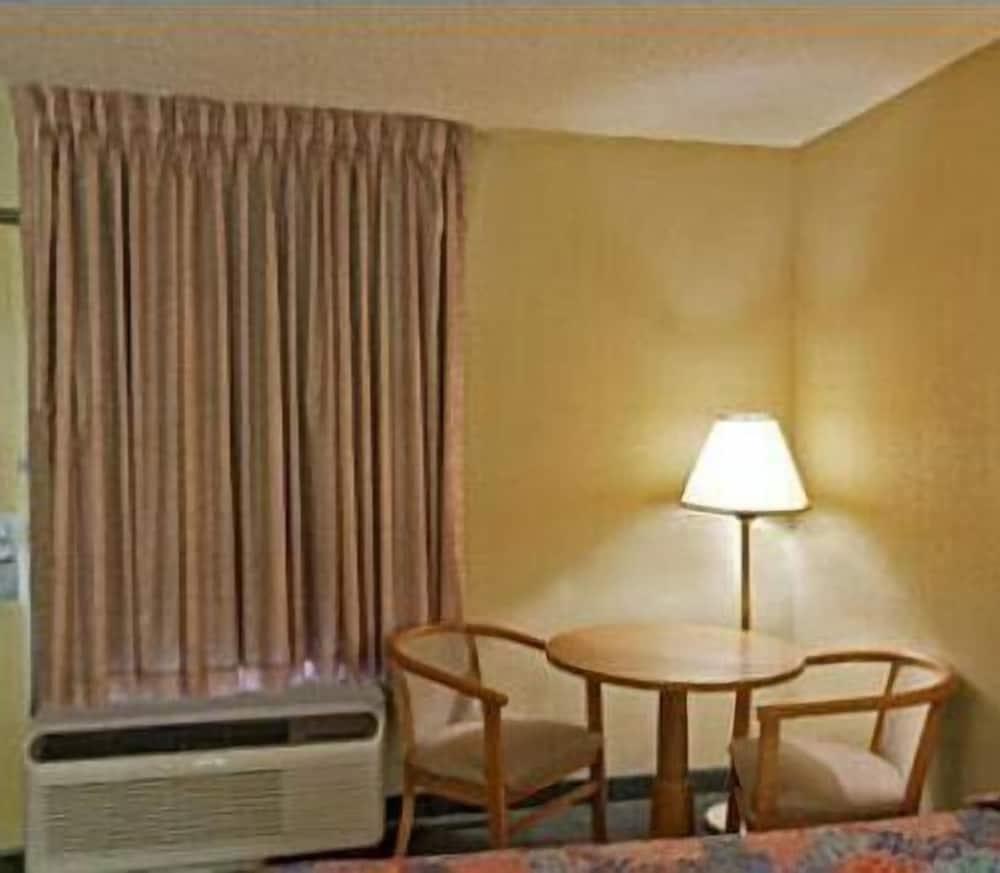 Americas Best Value Inn Grenada photo 9