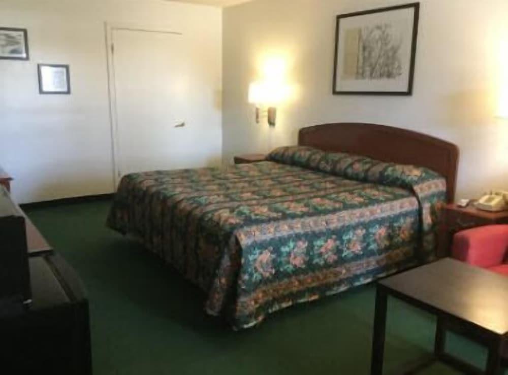 American Inn photo 13