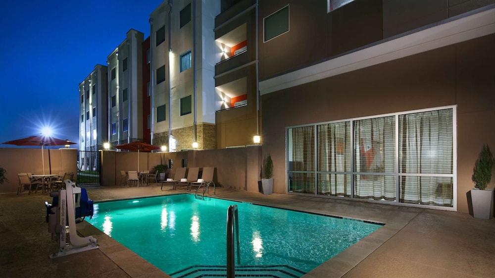 Best Western Plus Executive Residency Baytown photo 26