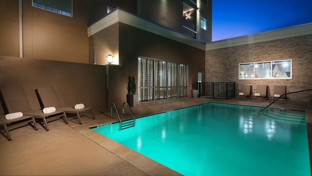 Best Western Plus Executive Residency Baytown photo 6