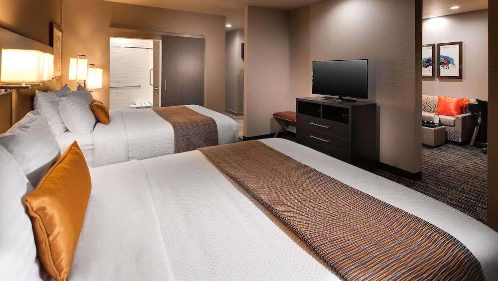Best Western Plus Executive Residency Baytown photo 20