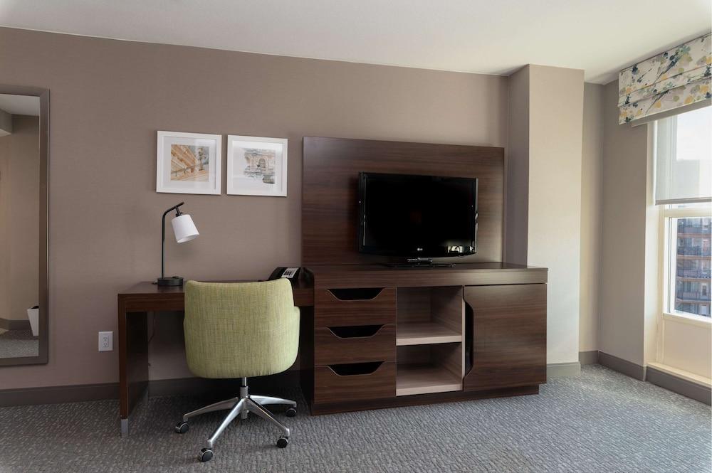 Hampton Inn & Suites Arlington Crystal City DCA photo 48