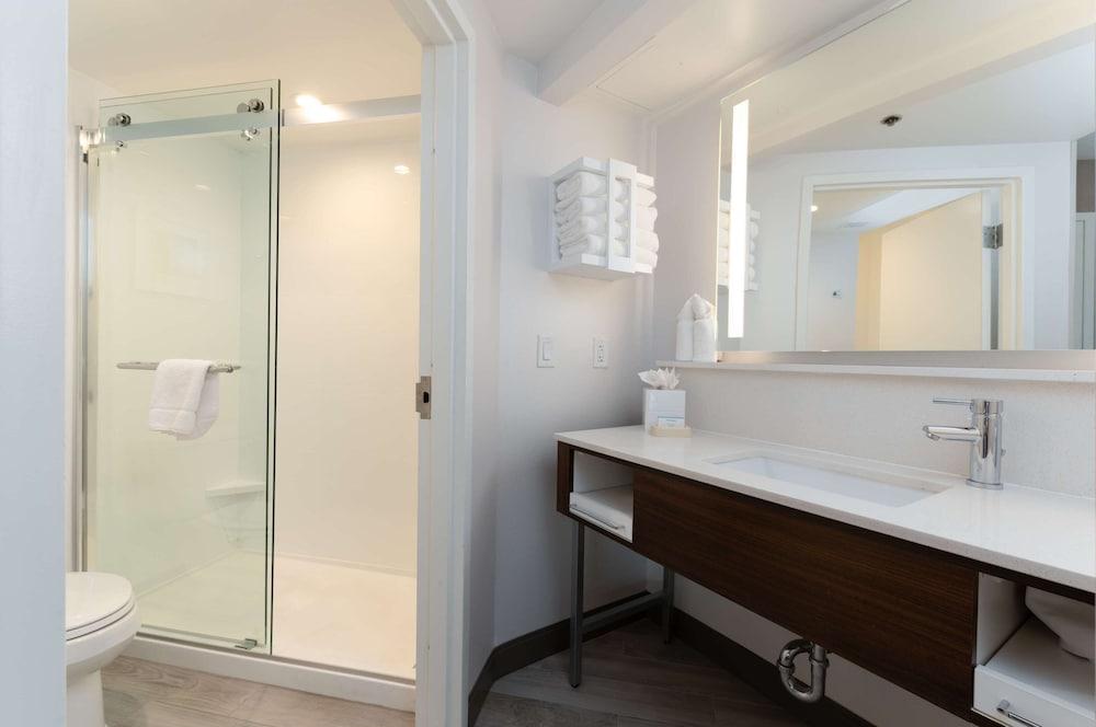 Hampton Inn & Suites Arlington Crystal City DCA photo 21