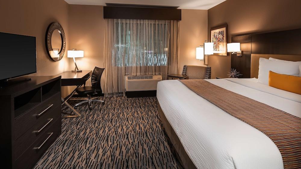 Best Western Plus Executive Residency Baytown photo 13