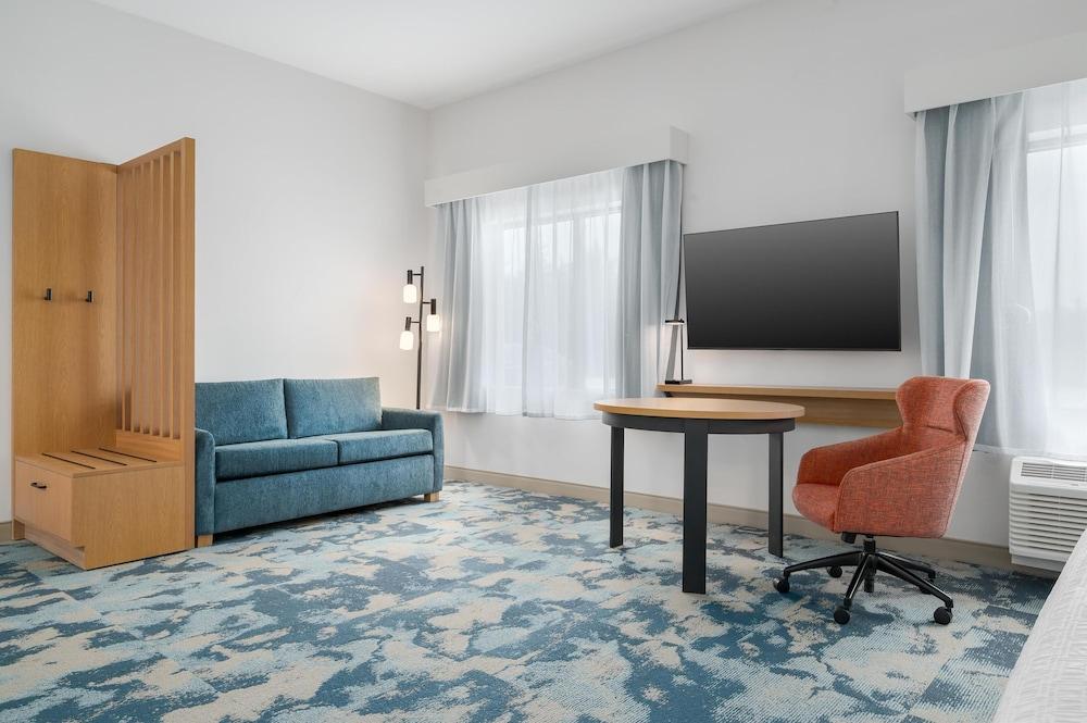 Hampton Inn & Suites Alpena photo 15