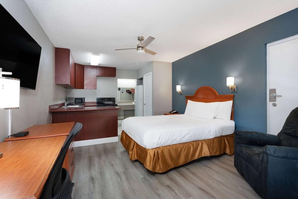 Baymont by Wyndham Marianna photo 18