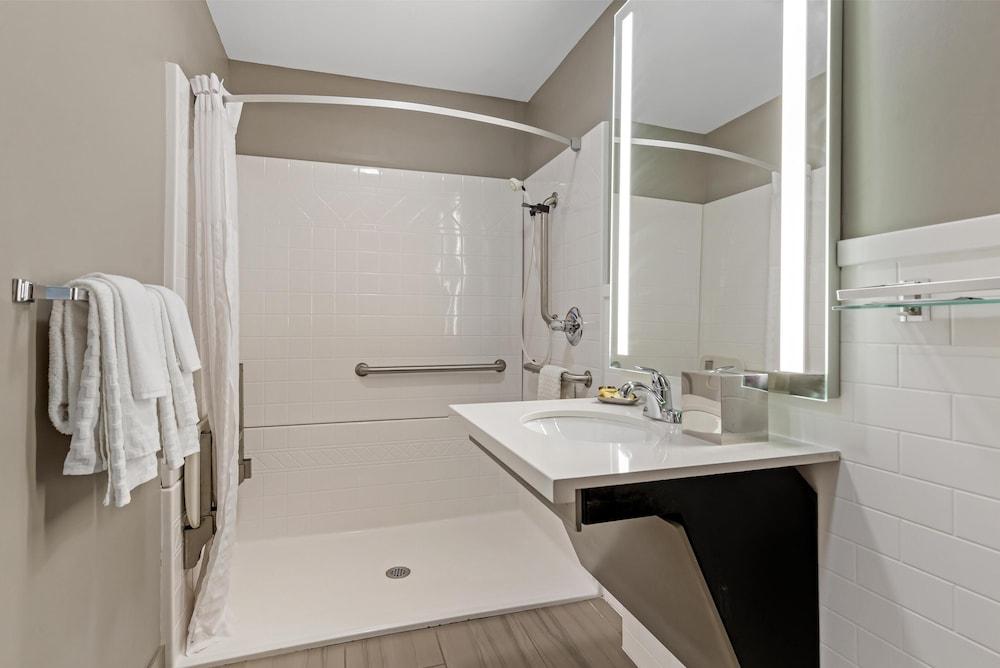 Executive Residency By Best Western Waterloo & Cedar Falls photo 23