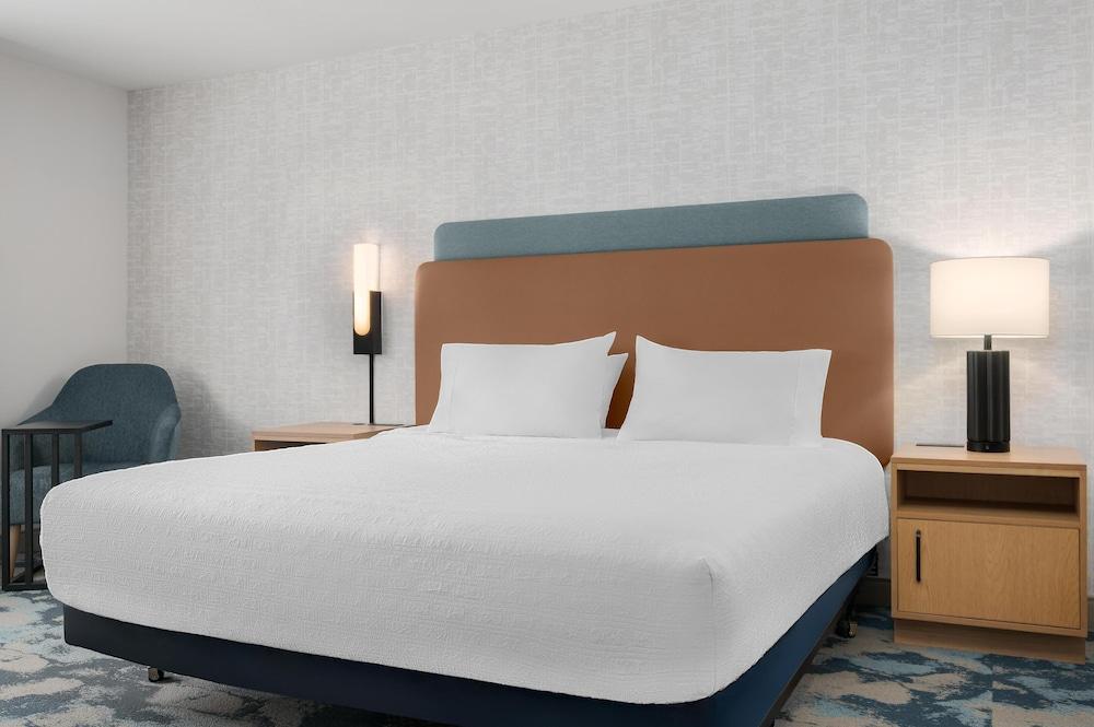 Hampton Inn & Suites Alpena photo 14