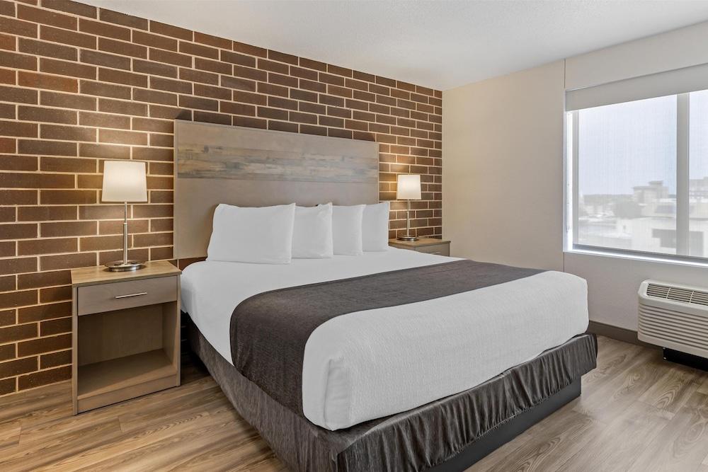 Executive Residency By Best Western Waterloo & Cedar Falls photo 27