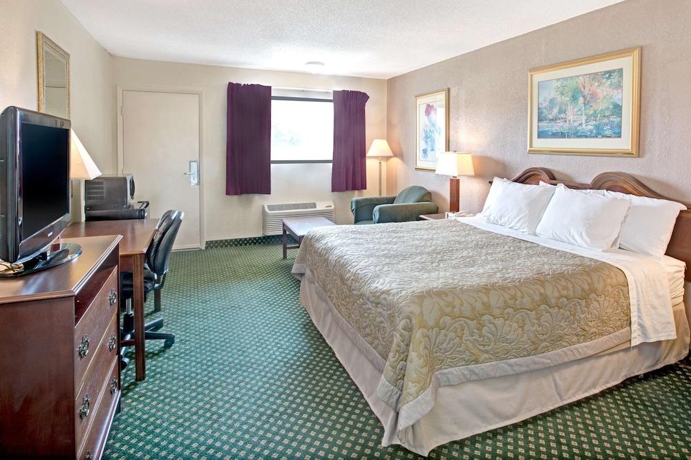 Super 8 by Wyndham Shelby photo 3