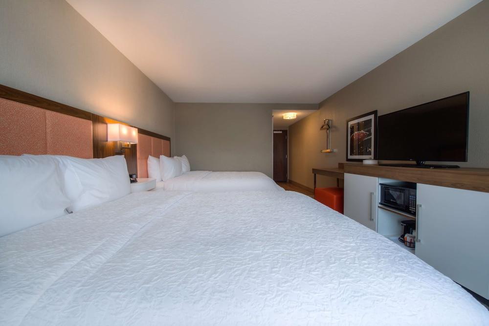 Hampton Inn & Suites Wixom photo 18