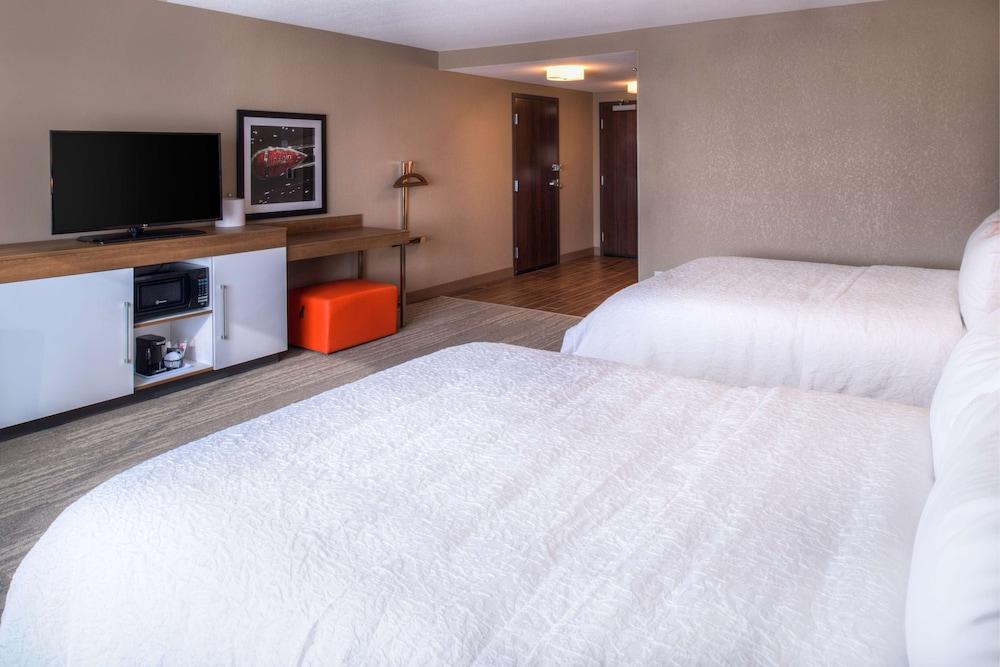 Hampton Inn & Suites Wixom photo 22