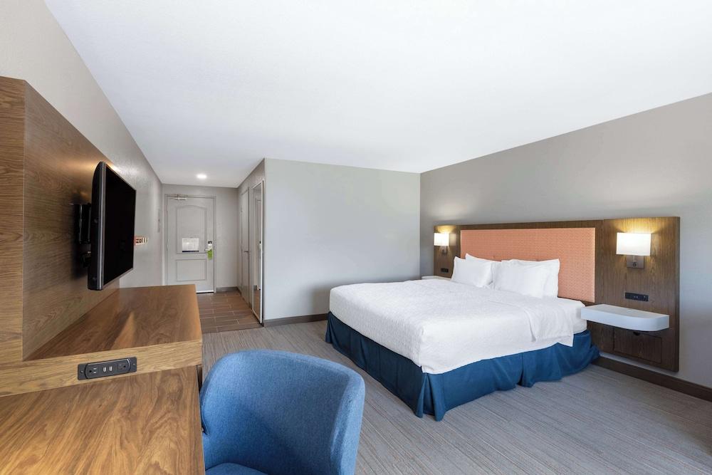 Hampton Inn & Suites Casper photo 12