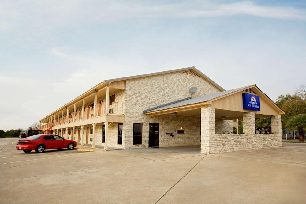 Americas Best Value Inn Edna photo 29