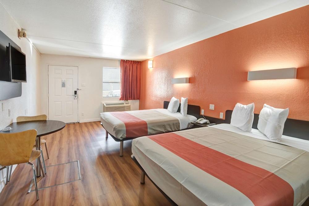 Motel 6 Dallas, TX - Forest Lane photo 6