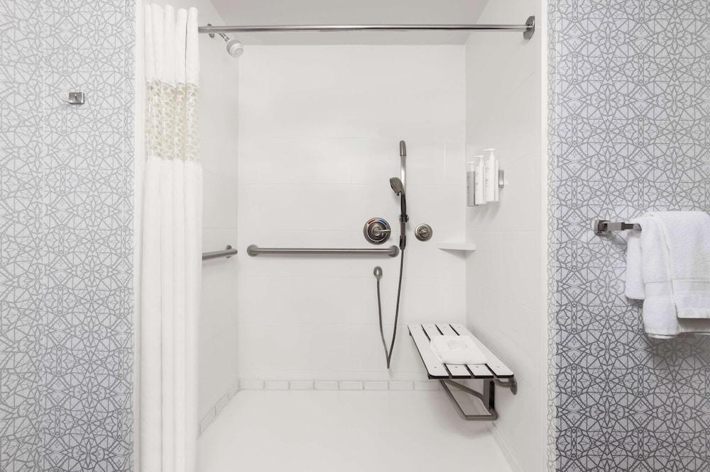 Hampton Inn & Suites Douglas photo 12