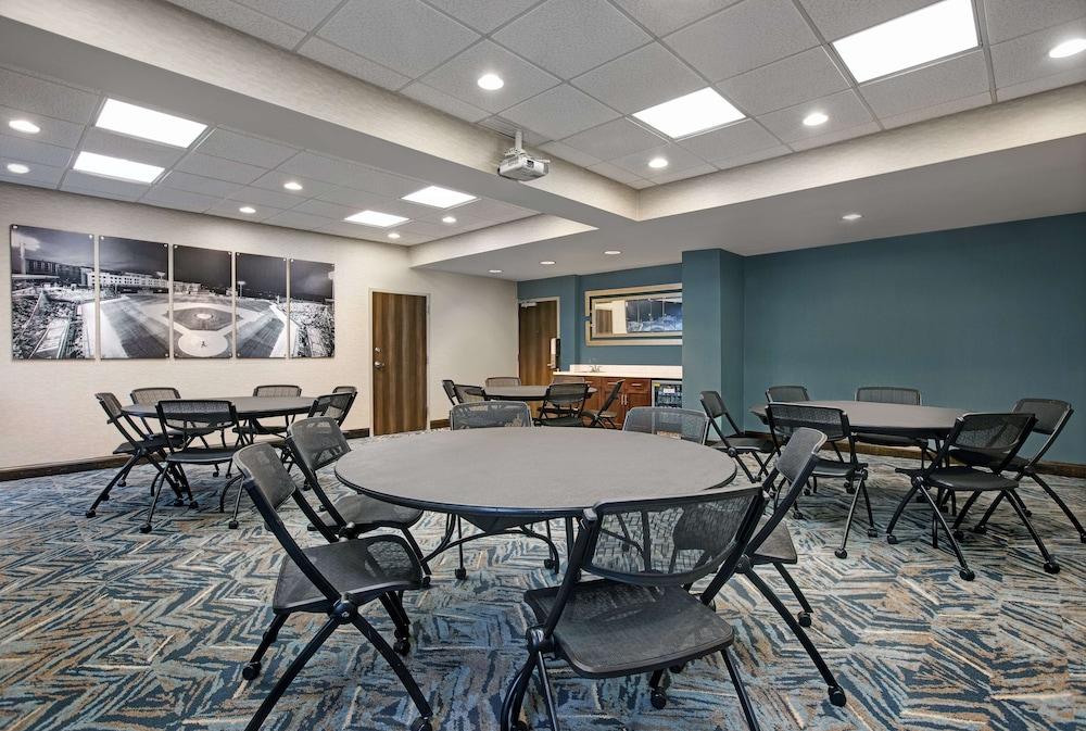 Hampton Inn Greenville I-385 - Woodruff Rd. photo 34