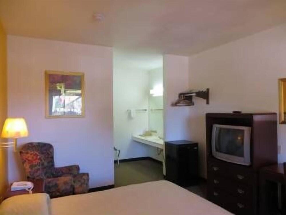 Royal Inn photo 28