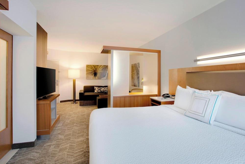 Springhill Suites Marriott Airport photo 1