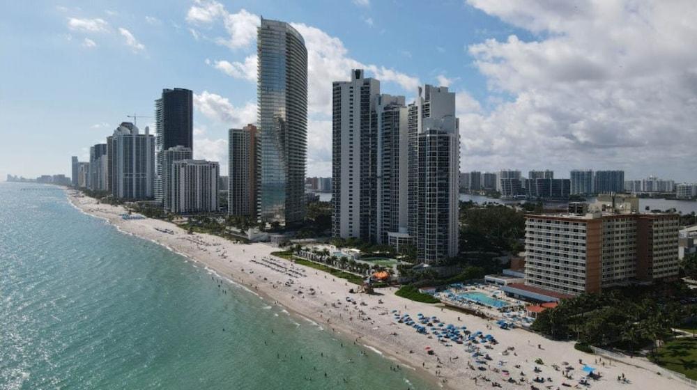 Areia Azul Aparts Miami — hotel in Sunny Isles Beach